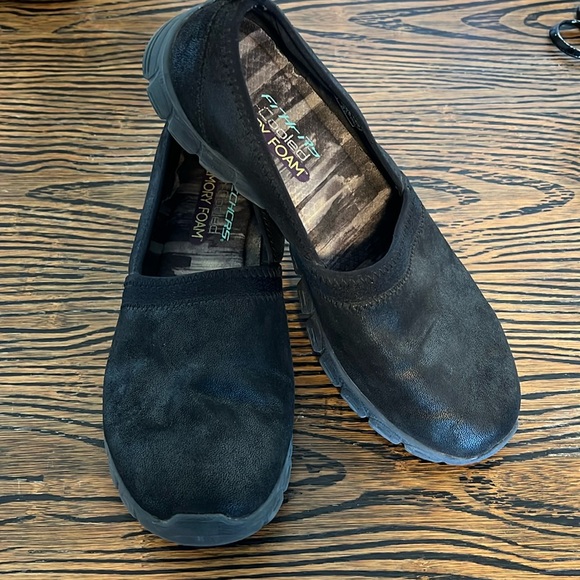 Sketchers air cooled, memory foam slip on loafers. 9.5 - Picture 1 of 9